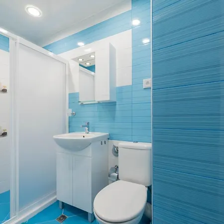 Red Square 1br *
