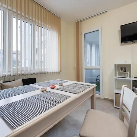 Red Square 1br